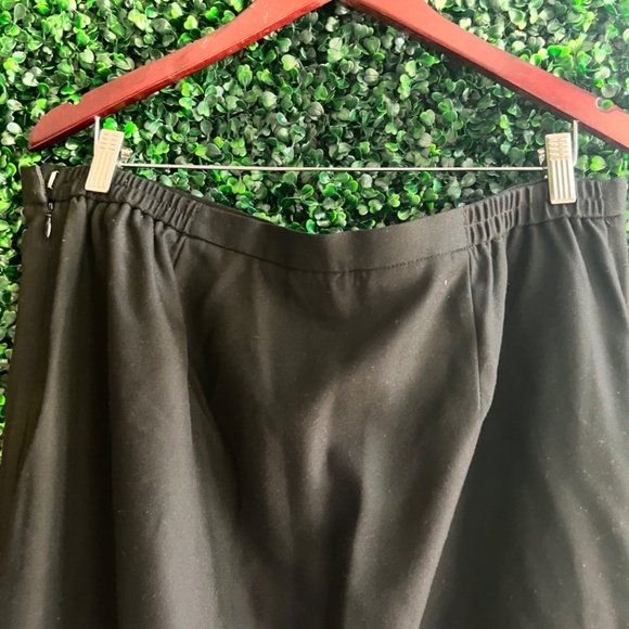 Metrostyle Skirt Black Size 20 Side Split.  New without Tag - Picture 4 of 6